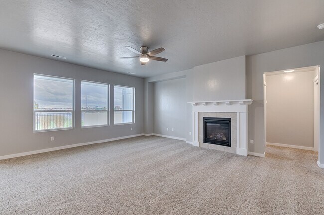 Building Photo - Newer home in Meridian  2100Sqft, Goldengrove Sub., Room for all of your Toys