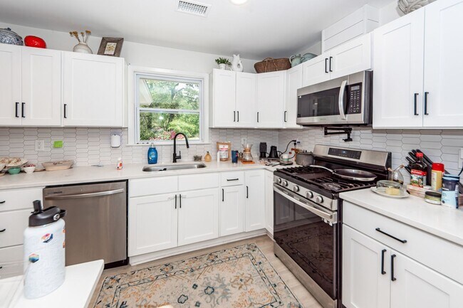 Building Photo - 4 Bedroom, 3 Bathroom Home in Magnolia Ranch - West Ashley