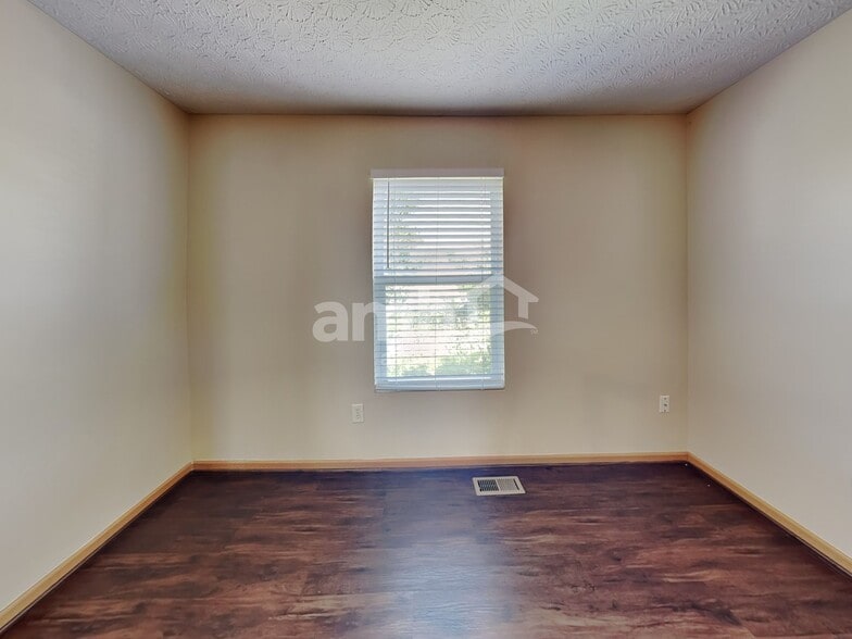 Building Photo - 113 Merriston Cir