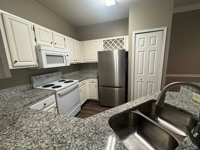 Building Photo - Sail Cove 2/2 Upstairs Condo Available Now!