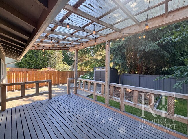 Building Photo - 8240 NE Seawind Ave
