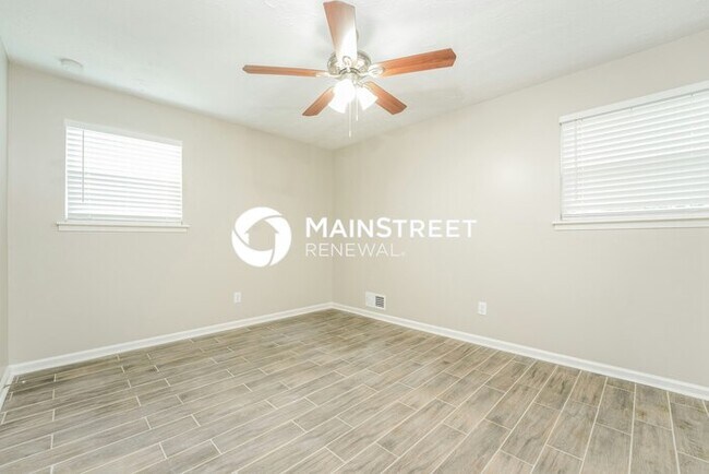 Building Photo - 4 Bedroom Pet-Friendly Home in COVINGTON, GA with Main Street Renewal