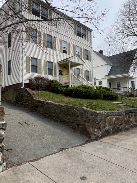 Building Photo - 31 Pleasant St