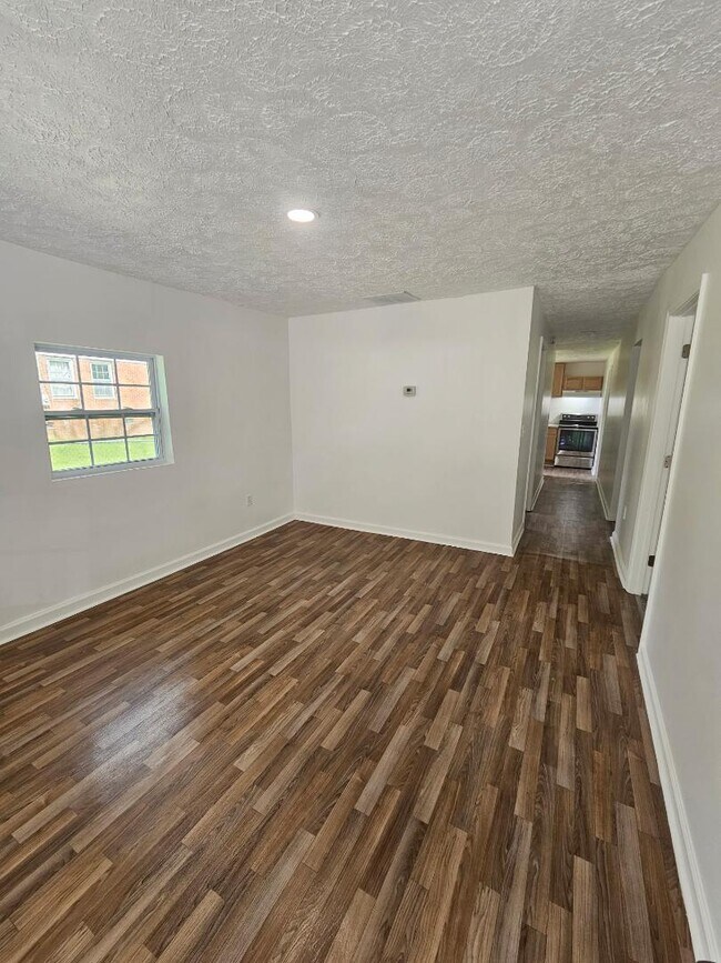 Building Photo - 182 Hughes St