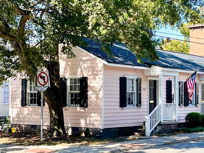 Building Photo - 215 W Taylor St