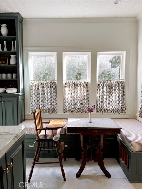 Building Photo - 2421 Heliotrope Dr