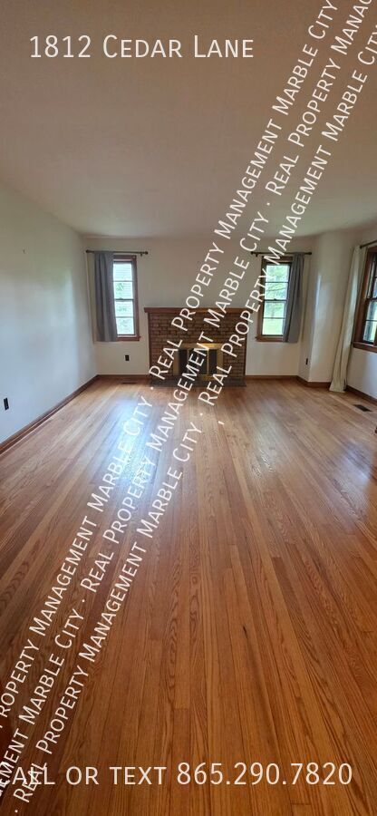 Building Photo - 1812 Cedar Ln