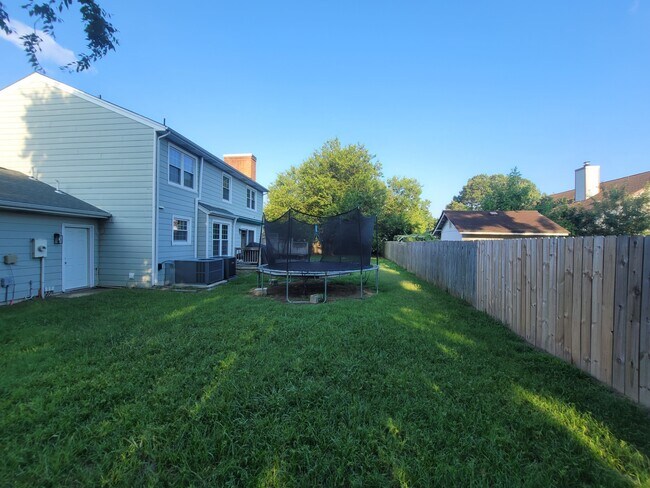 Building Photo - 1012 Meadowview Pl