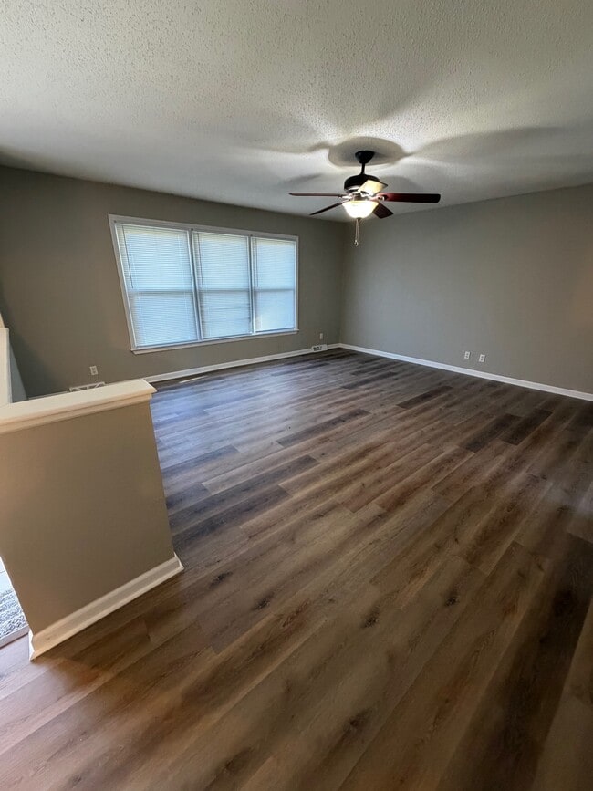 Building Photo - 1428 Grandview Dr