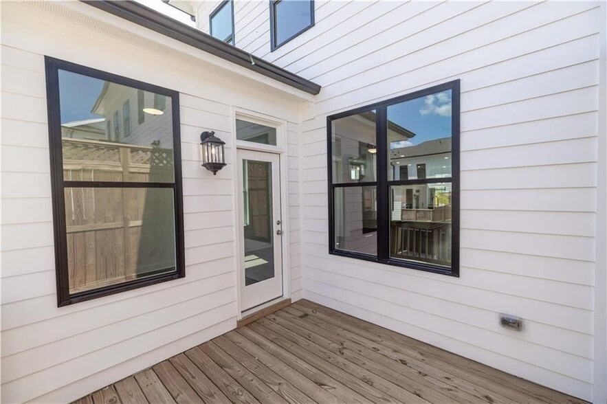 Building Photo - 530 Healy Dr