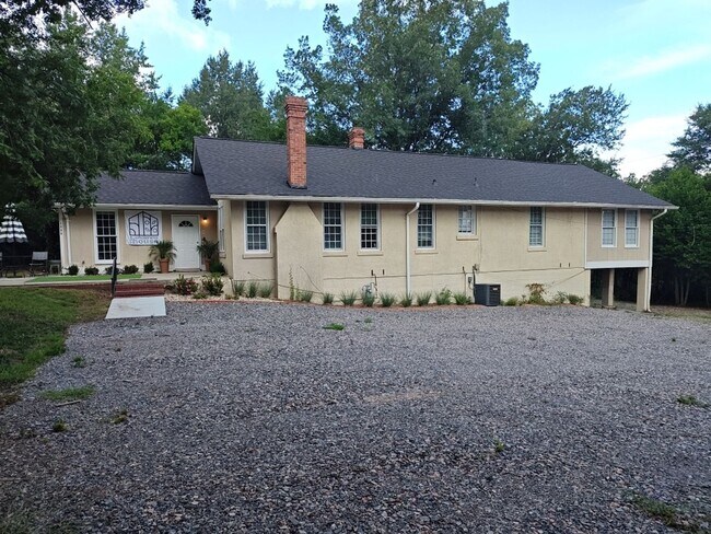 Building Photo - 1698 Johns Road Extension