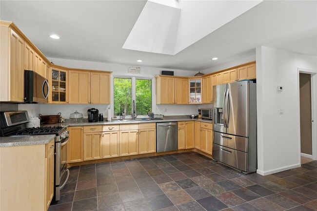 Building Photo - 18 Quail Run