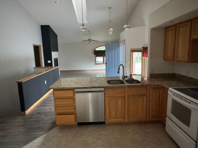 Building Photo - Spacious 4-Bed 3-Bathroom House in North Fort Collins