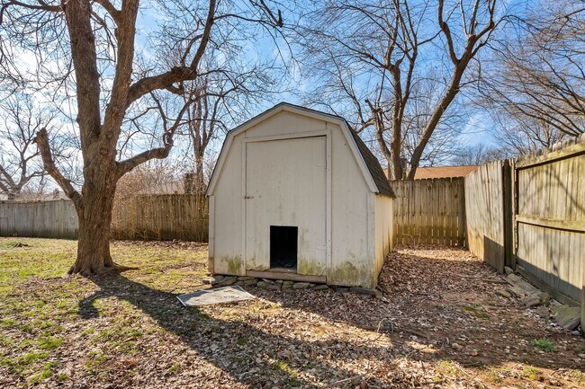 Building Photo - Beautiful Home in Springdale with Sunroom!