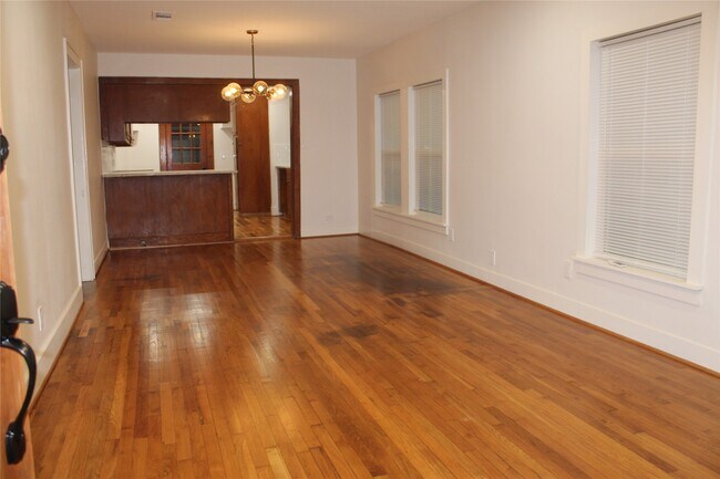 Building Photo - 2713 Cochran St