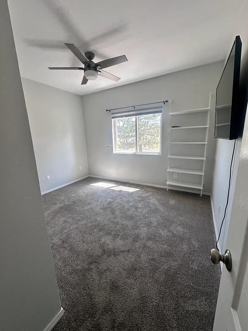 Building Photo - 6850 Sharlands Ave