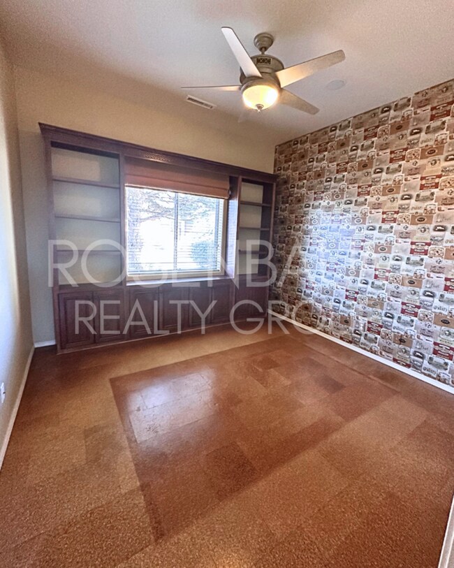 Building Photo - Beautiful 3-bedrooms, 2-baths home in the ...