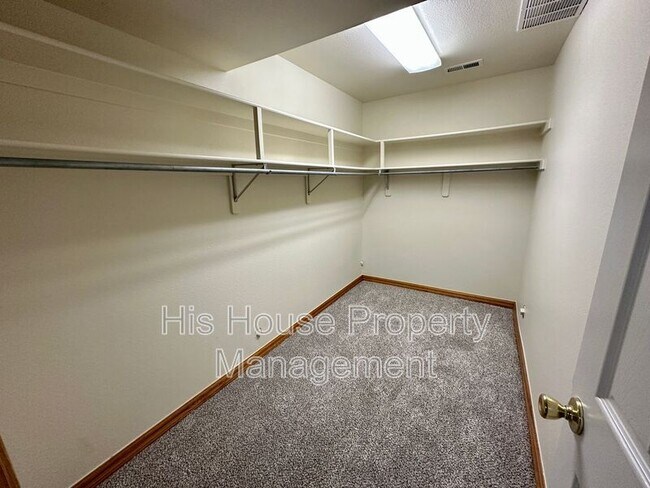 Building Photo - 3341 35th St