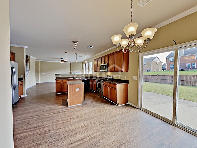 Building Photo - 1025 Addington Rd