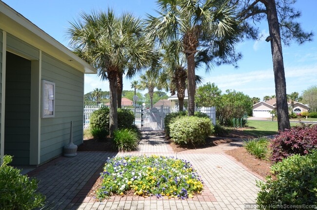 Building Photo - 437 S Shore Dr