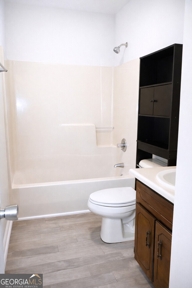 Building Photo - 1841 N Ridge Dr