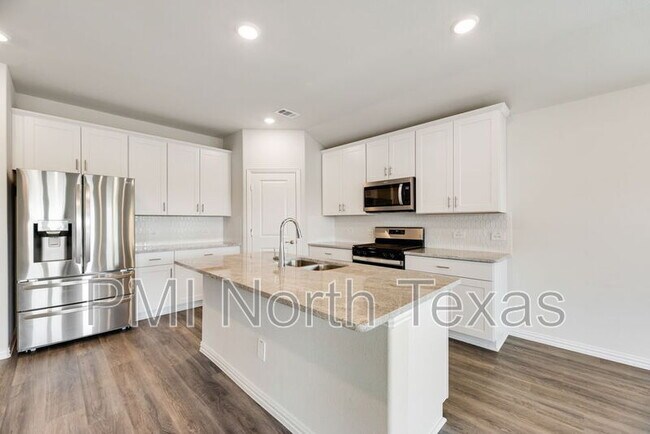 Building Photo - 3904 High Valley Dr
