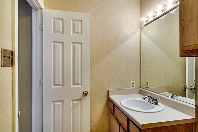 Building Photo - 6907 Tara Dr