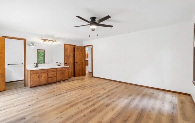 Building Photo - Lake House Rental