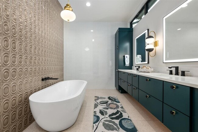 Building Photo - 73 Julius St