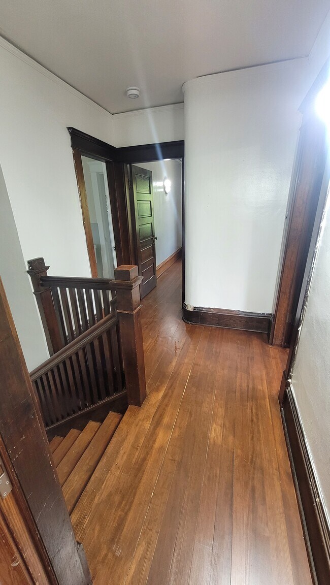 Building Photo - 612