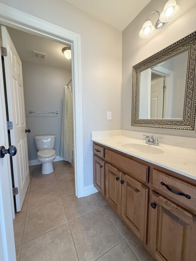 Building Photo - 118 Crystal Lake Dr