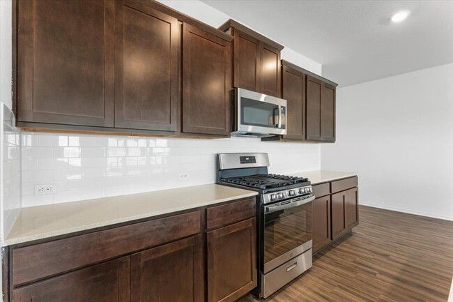 Building Photo - 425 Escondido Cir