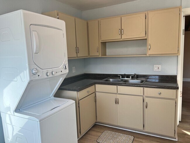 Building Photo - 3828 Altura Ave