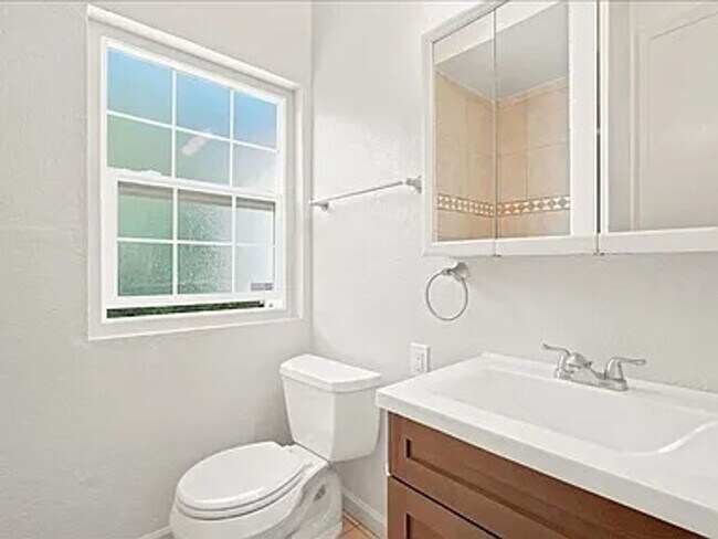 Building Photo - 3123 San Rafael Ct