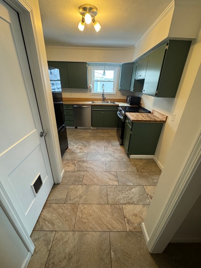 Building Photo - 2312 Newton St