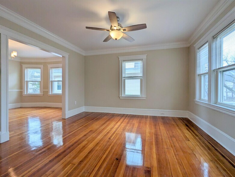 Building Photo - 35 Trowbridge St