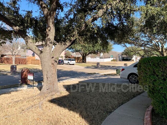 Building Photo - 2320 Kittyhawk Dr