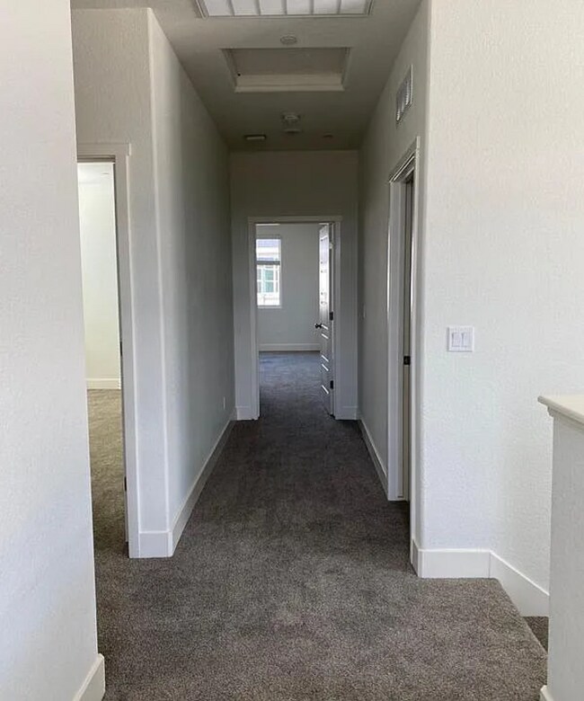 Building Photo - 2434 Urdaneta Way