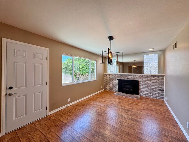 Building Photo - Classic Napa Bel Aire Home 4 Bedrooms, 2 B...