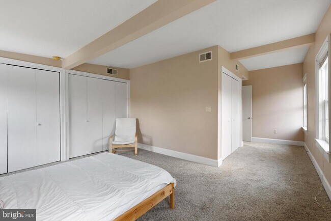 Building Photo - 1435 Bolton St