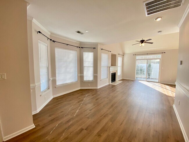 Building Photo - READY July 1st!! End-Unit Condo with Commu...