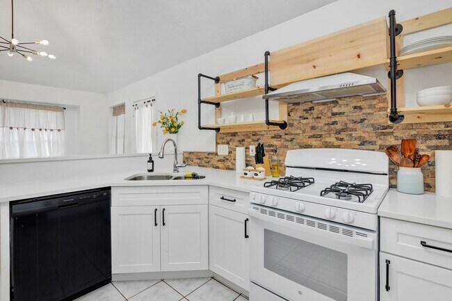 Building Photo - 8222 Viny Ridge Dr