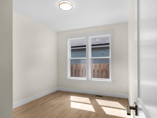 Building Photo - 1396 Seabright Wy