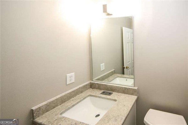 Building Photo - 121 Stoneforest Dr