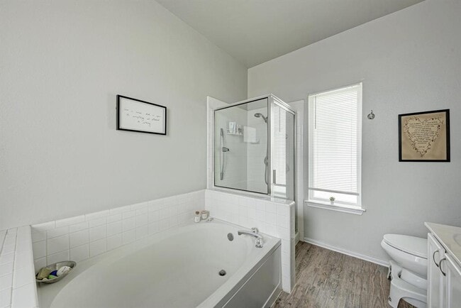 Building Photo - 922 Thackeray Ln