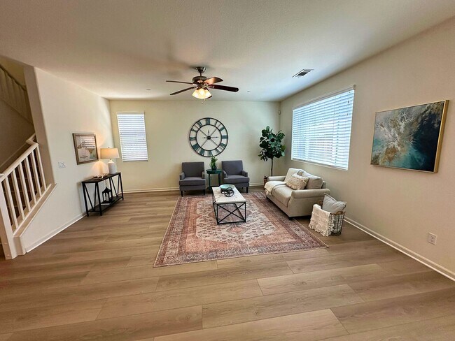 Building Photo - Stunning 4 Bedroom, 3 Bath Questa Home