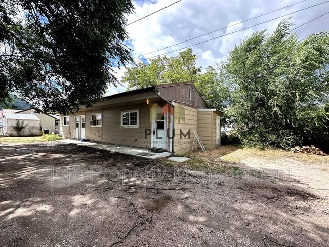 Building Photo - 2 Anaconda St