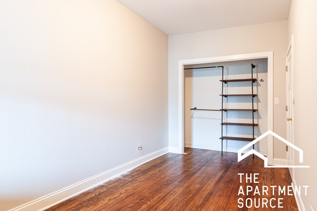 Building Photo - 2509 W Diversey Ave