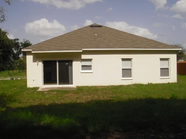 Building Photo - Large 4 bedroom, 2 bath home for rent.