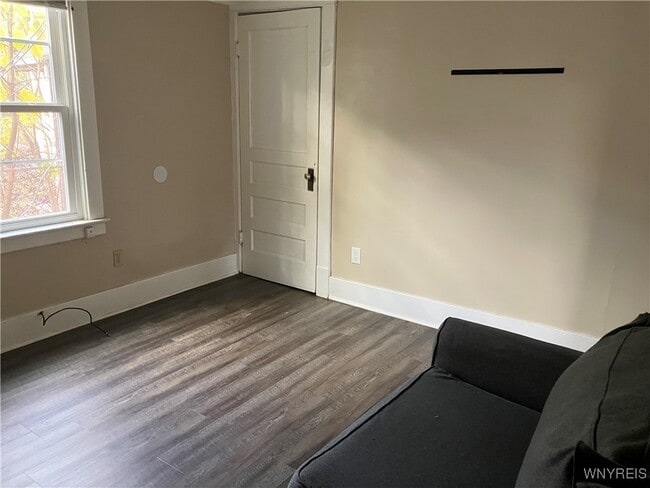 Building Photo - 2253 Niagara St